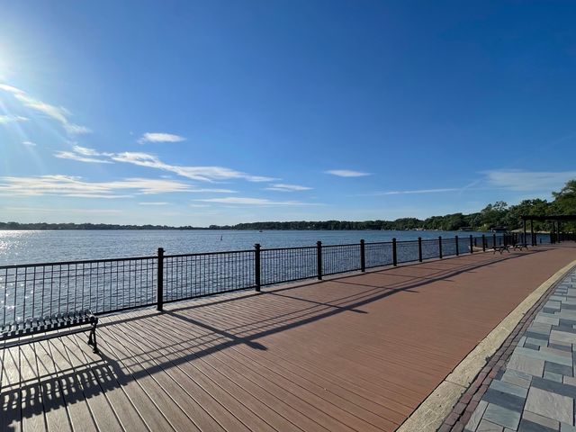 207 Lions Court, Lake Zurich, IL 60047