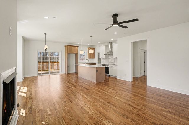 2031 Eagles Bluff Dr, Pleasant View, TN 37146