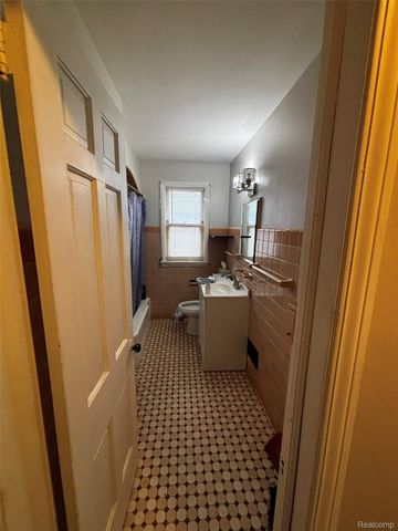 16520 Baylis Street, Detroit, MI 48221