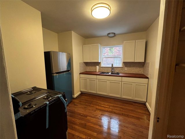 16520 Baylis Street, Detroit, MI 48221