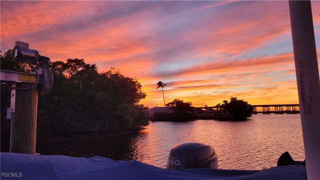 20 Channel LN, Fort Myers, FL 33905
