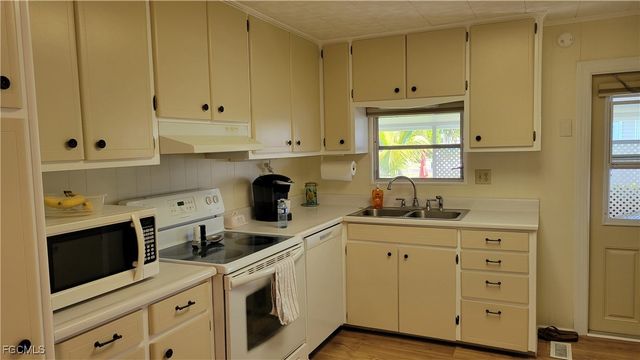 20 Channel LN, Fort Myers, FL 33905