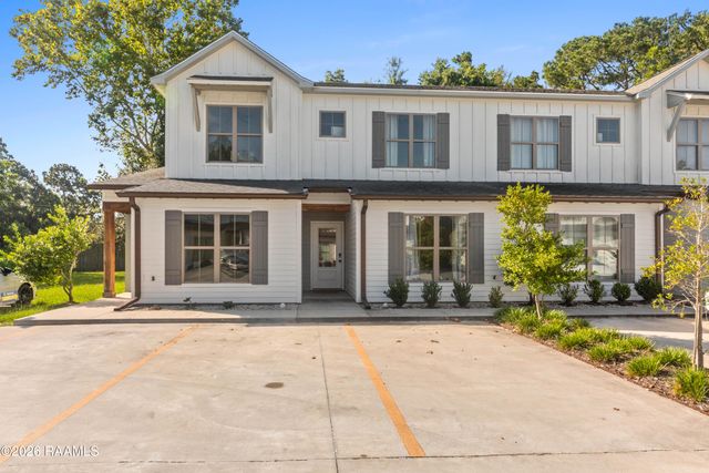 112 Oak Plains Alley, Lafayette, LA 70508