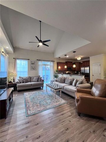 813 Tiffany Green CT, Chesapeake, VA 23320