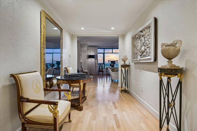 1000 Uptown Park Boulevard 101, Houston, TX 77056