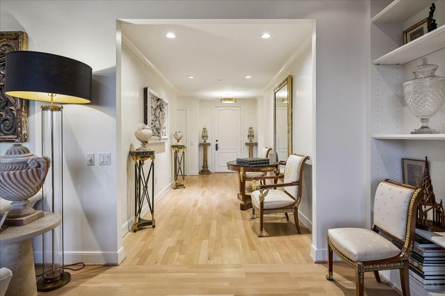 1000 Uptown Park Boulevard 101, Houston, TX 77056