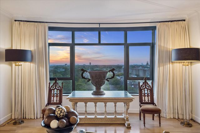 1000 Uptown Park Boulevard 101, Houston, TX 77056