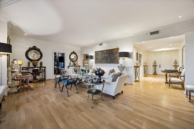 1000 Uptown Park Boulevard 101, Houston, TX 77056