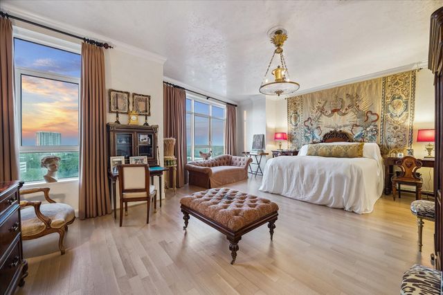 1000 Uptown Park Boulevard 101, Houston, TX 77056