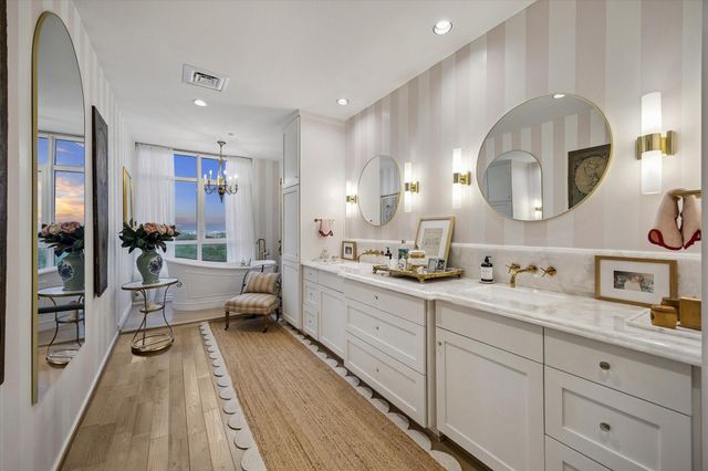 1000 Uptown Park Boulevard 101, Houston, TX 77056