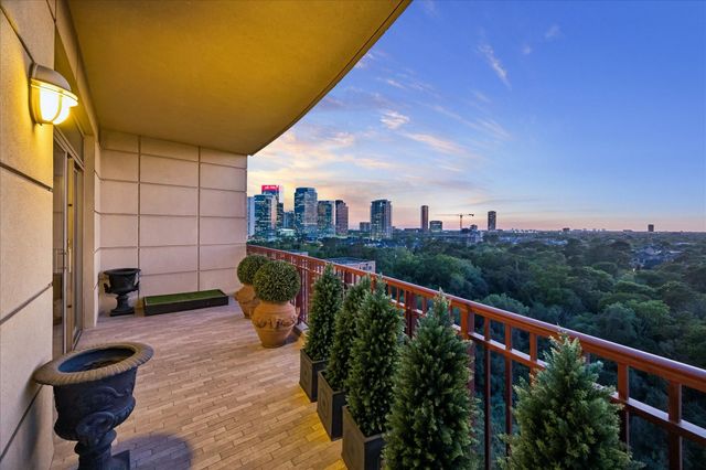 1000 Uptown Park Boulevard 101, Houston, TX 77056