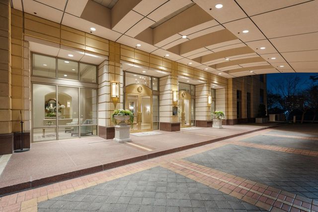 1000 Uptown Park Boulevard 101, Houston, TX 77056