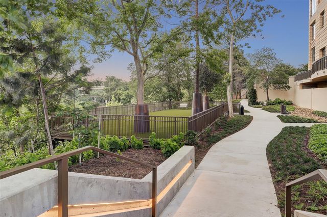 1000 Uptown Park Boulevard 101, Houston, TX 77056
