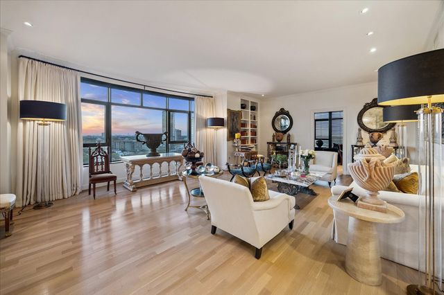 1000 Uptown Park Boulevard 101, Houston, TX 77056