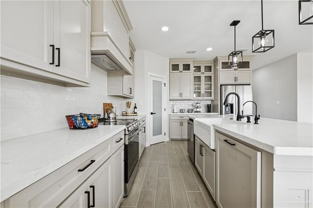 1013 Azalea Street, Mission, TX 78573