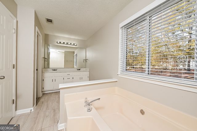 310 Lakefront Drive, Mcdonough, GA 30253