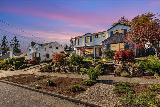 3027 38th Avenue W, Seattle, WA 98199
