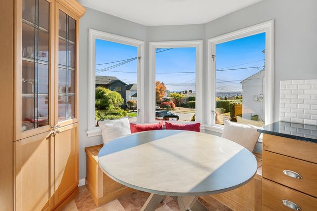 3027 38th Avenue W, Seattle, WA 98199