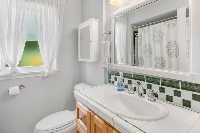 3027 38th Avenue W, Seattle, WA 98199