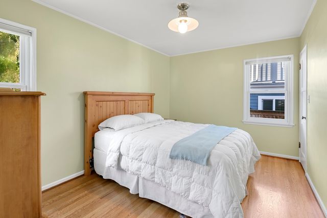 3027 38th Avenue W, Seattle, WA 98199