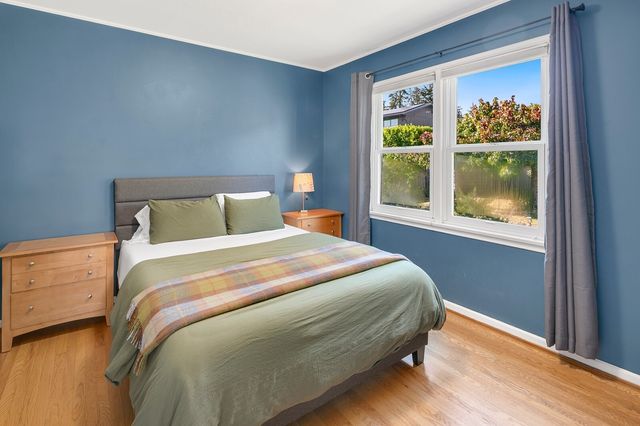 3027 38th Avenue W, Seattle, WA 98199