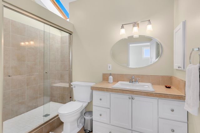 3027 38th Avenue W, Seattle, WA 98199