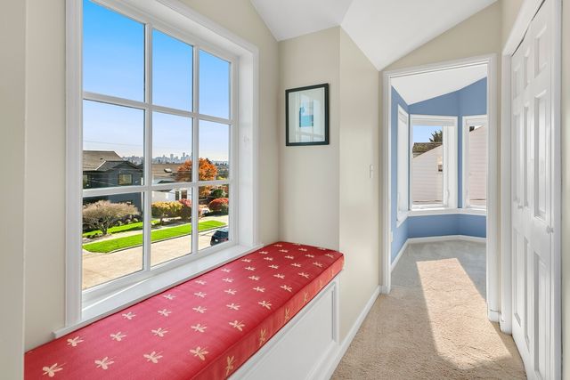 3027 38th Avenue W, Seattle, WA 98199