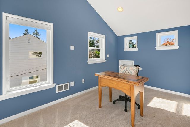 3027 38th Avenue W, Seattle, WA 98199