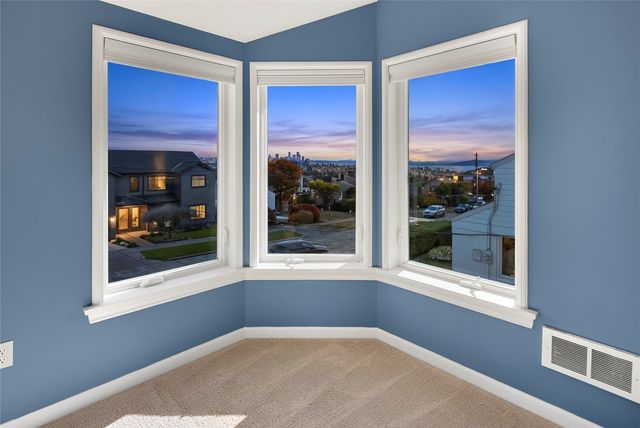 3027 38th Avenue W, Seattle, WA 98199