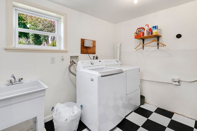 3027 38th Avenue W, Seattle, WA 98199