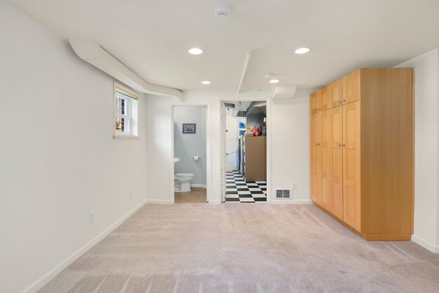 3027 38th Avenue W, Seattle, WA 98199