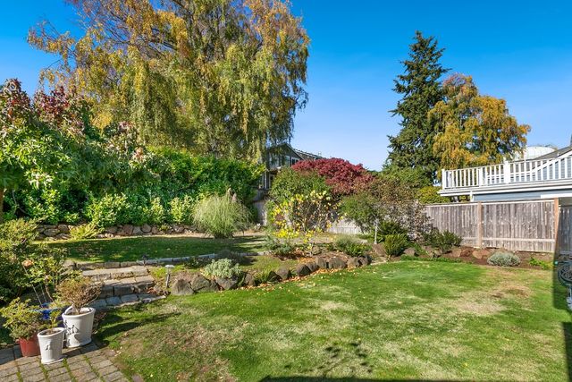 3027 38th Avenue W, Seattle, WA 98199