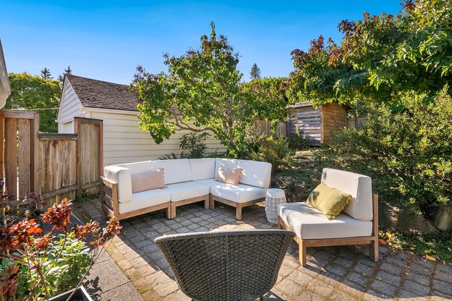 3027 38th Avenue W, Seattle, WA 98199