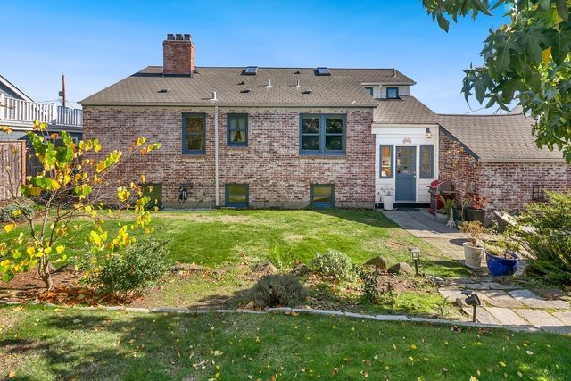 3027 38th Avenue W, Seattle, WA 98199
