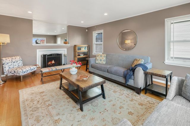 3027 38th Avenue W, Seattle, WA 98199