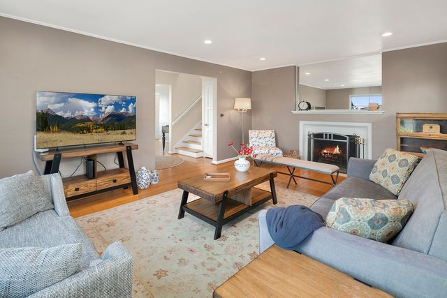 3027 38th Avenue W, Seattle, WA 98199