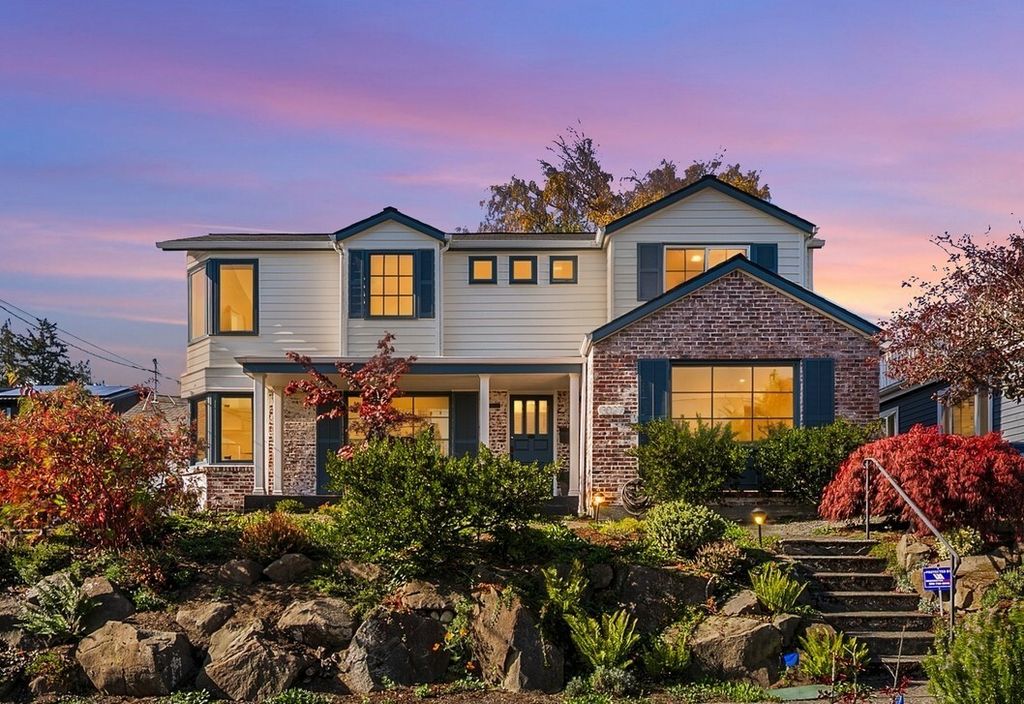 3027 38th Avenue W, Seattle, WA 98199