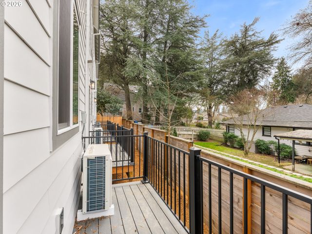 8628 Sw 21st Ave 2, Portland, OR 97213