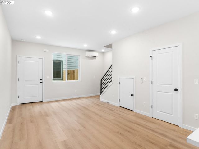 8628 Sw 21st Ave 2, Portland, OR 97213