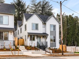 8628 Sw 21st Ave 2, Portland, OR 97213