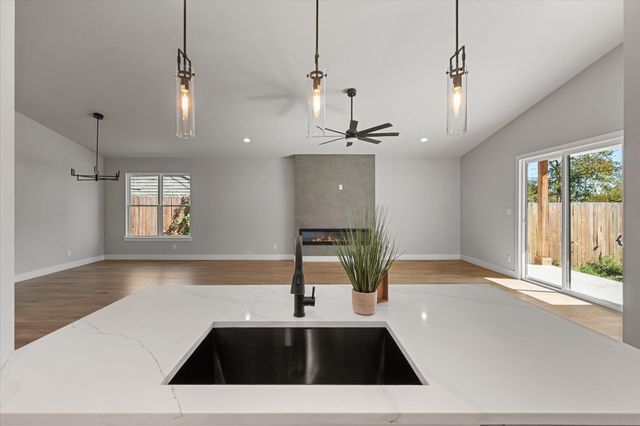 2770 Moffatt Avenue, Dallas, TX 75216