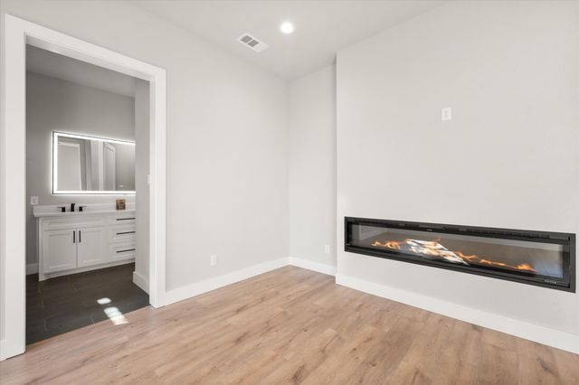 2770 Moffatt Avenue, Dallas, TX 75216