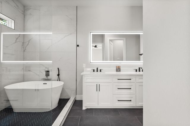 2770 Moffatt Avenue, Dallas, TX 75216