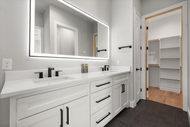 2770 Moffatt Avenue, Dallas, TX 75216