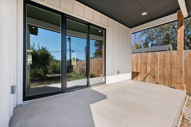 2770 Moffatt Avenue, Dallas, TX 75216