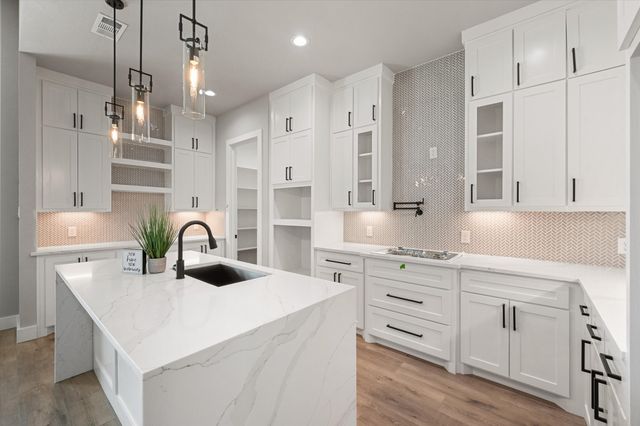 2770 Moffatt Avenue, Dallas, TX 75216