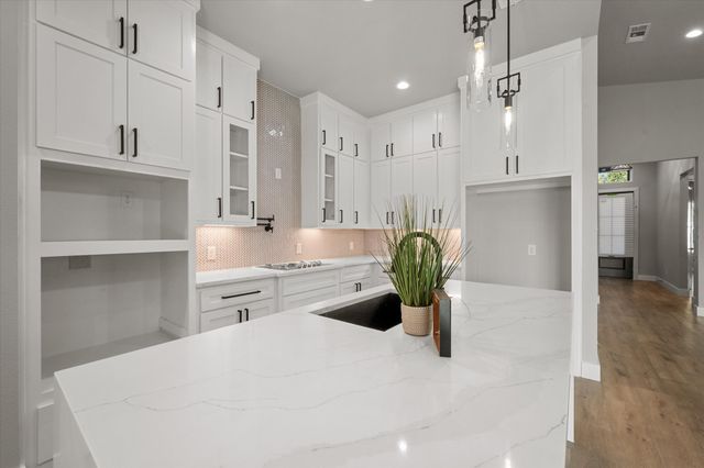 2770 Moffatt Avenue, Dallas, TX 75216