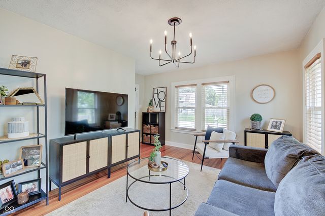 238 N 17th Avenue, Beech Grove, IN 46107