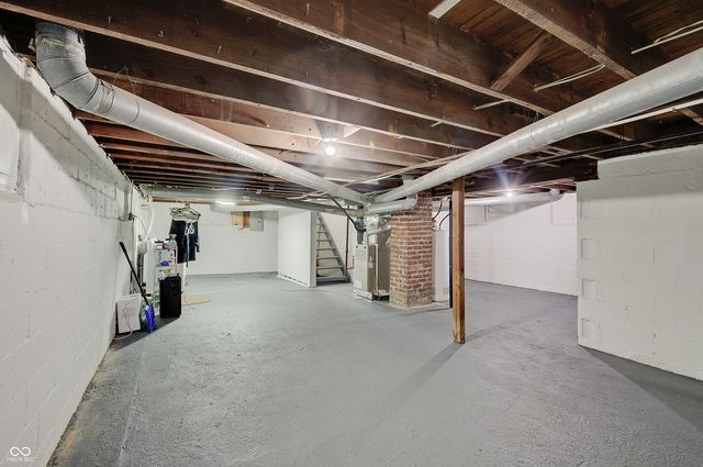 238 N 17th Avenue, Beech Grove, IN 46107