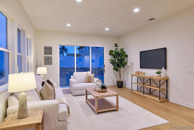 793 Michael Ct, Vista, CA 92081